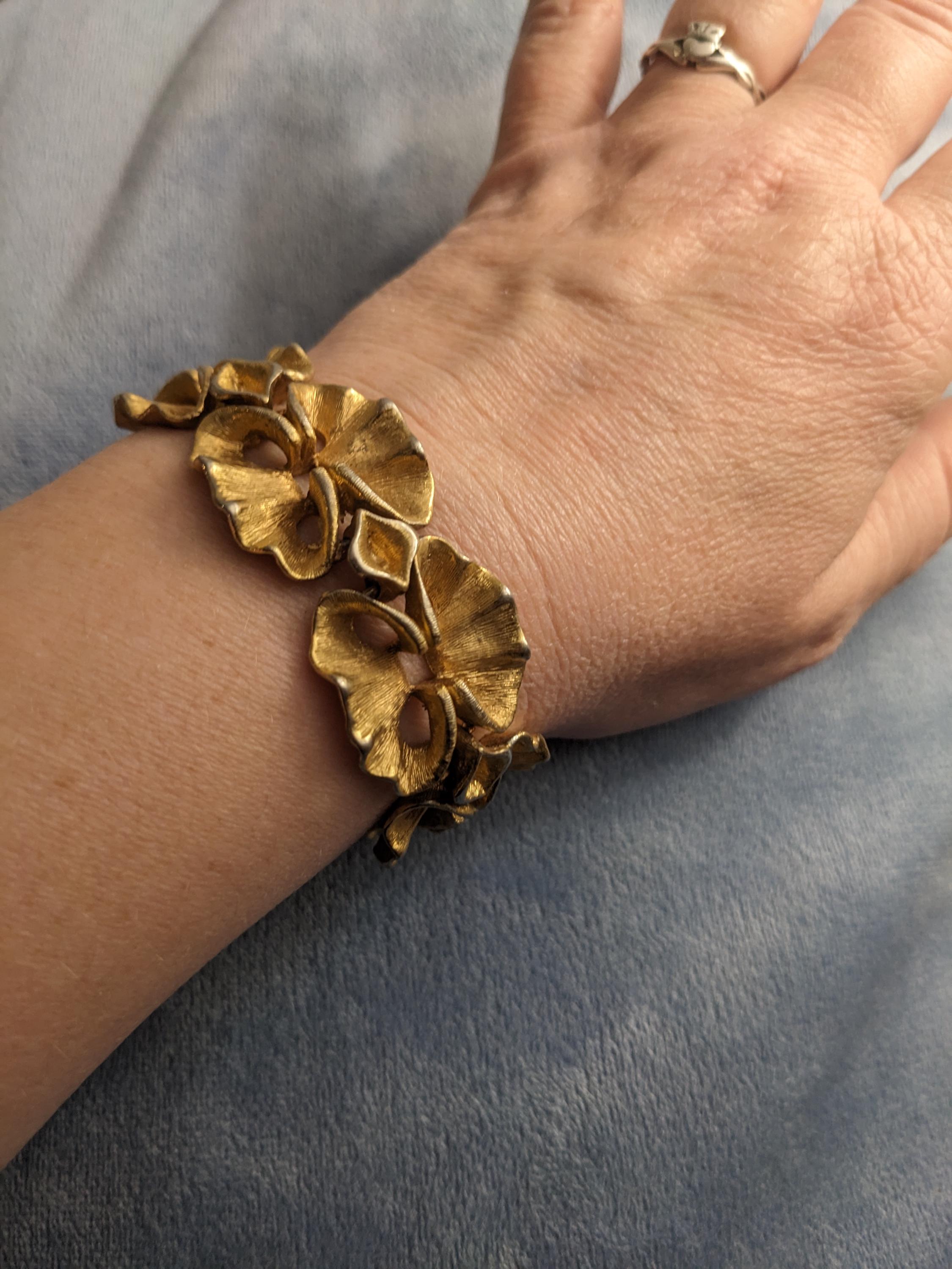 Vintage 1950s Coro Gold Tone Leaf Bracelet With Rhinestones