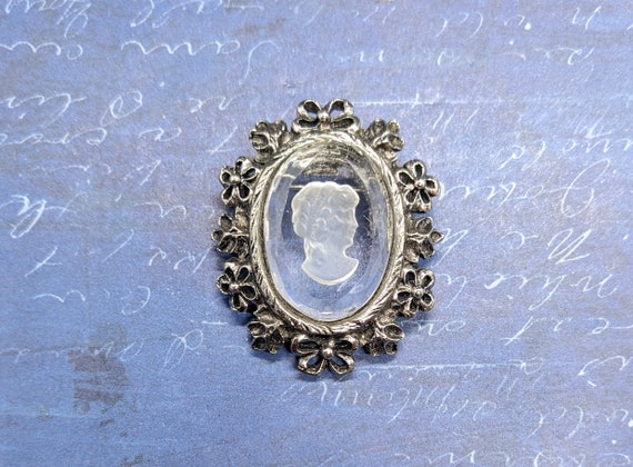 Vintage Reverse Carved Glass Cameo Brooch Pendant… - image 1