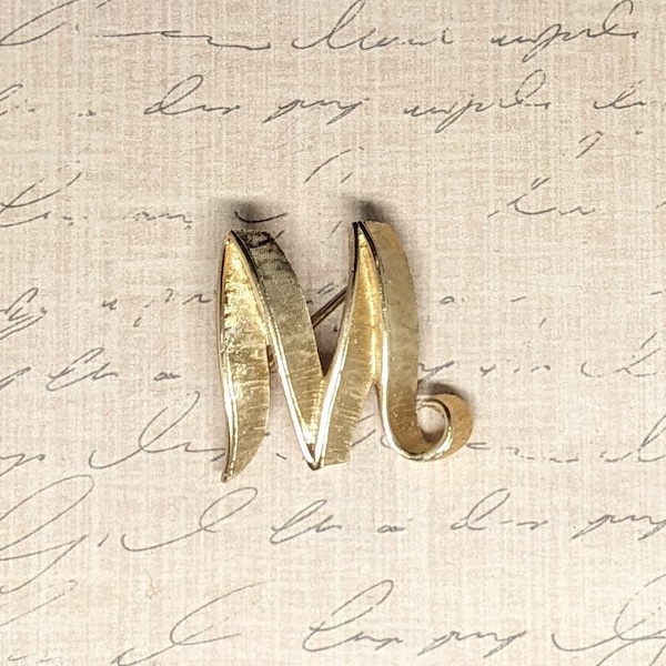 Vintage Crown Trifari Gold Tone Cursive Initial Letter M Pin Brooch
