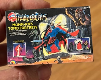 Adorno navideño vintage original de Ljn Thundercats con forma de caja de juguetes en miniatura de la fortaleza de la Tumba de MUMM-RA/imán para refrigerador