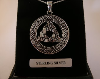 Collar de plata de ley de nudo celta hecho a mano joyería irlandesa