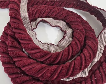 Garniture en cordon torsadé en chenille rouge avec rebord - Rembourrage, couture, travaux manuels (4 yards) (A69)