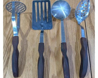 Juego de servir vintage Cutco de 4 piezas: cuchara ranurada, espátula, machacador de patatas, cucharón y espiralizador.