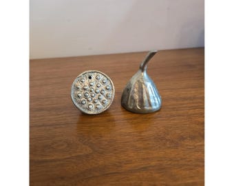 Salero y pimentero vintage chapado en plata con forma de vaina de loto, de lujo Whimsigoth