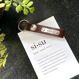 Llavero SISU + impresión SET DE REGALO / Llavero de cuero + impresión de definición de Sisu / Regalo finlandés para hombres / Love Squared Designs