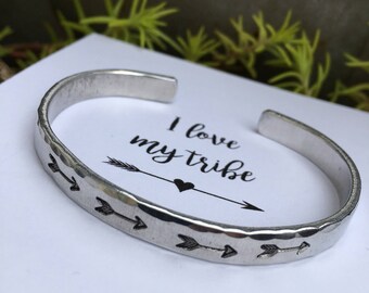 Love my tribe armband - smalt metallmanschettarmband - pilar - inspirerande smycken - hitta din stam - Love Squared Designs
