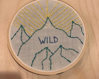 Wild kind berg borduurwerk kunst aan de muur