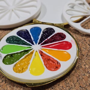 Aquarelpalet dun rond van 3 inch. 2 palet voegt lagen in. Gemiddeld