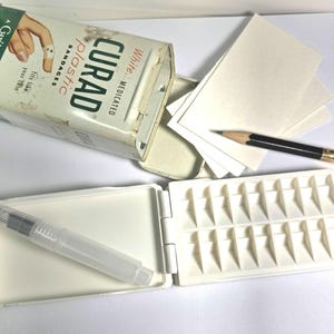 水彩パレットキット 2 x 3.5インチ ヴィンテージ包帯缶