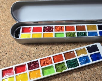 Aquarelle de voyage magnétique en métal avec inserts de palette.