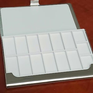Aquarell Palette Reiseedelstahl oder Aluminium Koffer mit magnetischen Farbnäpfchen oder Einlage in Visitenkartengröße. Nur wiegt nur 75 g.