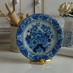 Blue Delft & White Floral Dollhouse Miniature Plate in 1:12 Scale