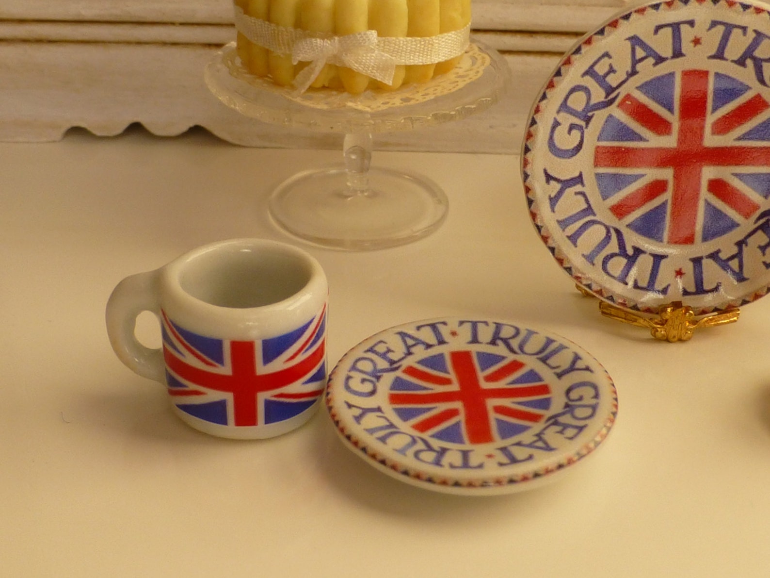 Great Britain Flag Souvenir Twin Pack Mug Set | Union Jack Coffee Mugs With Heart-Shaped Handles | Intricate Ceramic Design, Set Of 2 – Perfect Tea & Travel Gift