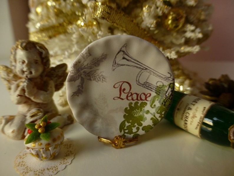 Dollhouse Miniature 1:12 Christmas Peace Plate. image 1