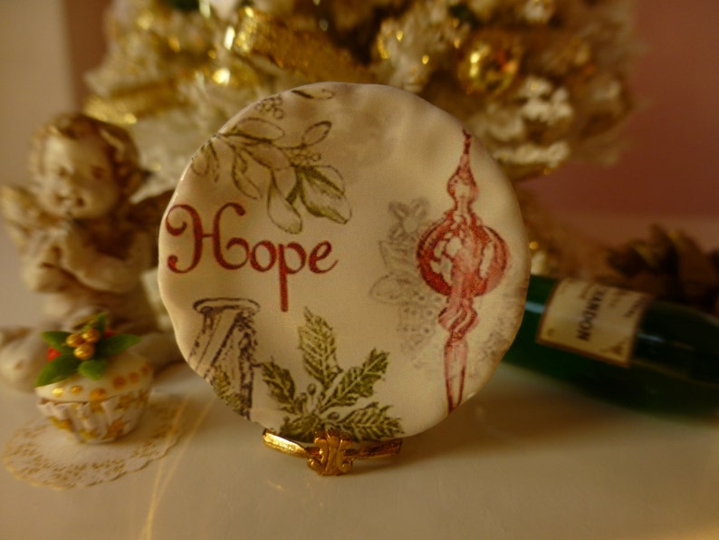 Dollhouse Miniature 1:12 Scale Christmas Plate image 1