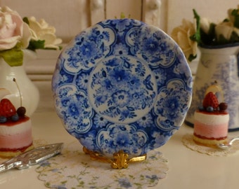 Blue Delft Plein of Flowers Plate for Dollhouse. Blauer Delft Plein of Flowers Teller für Puppenhaus