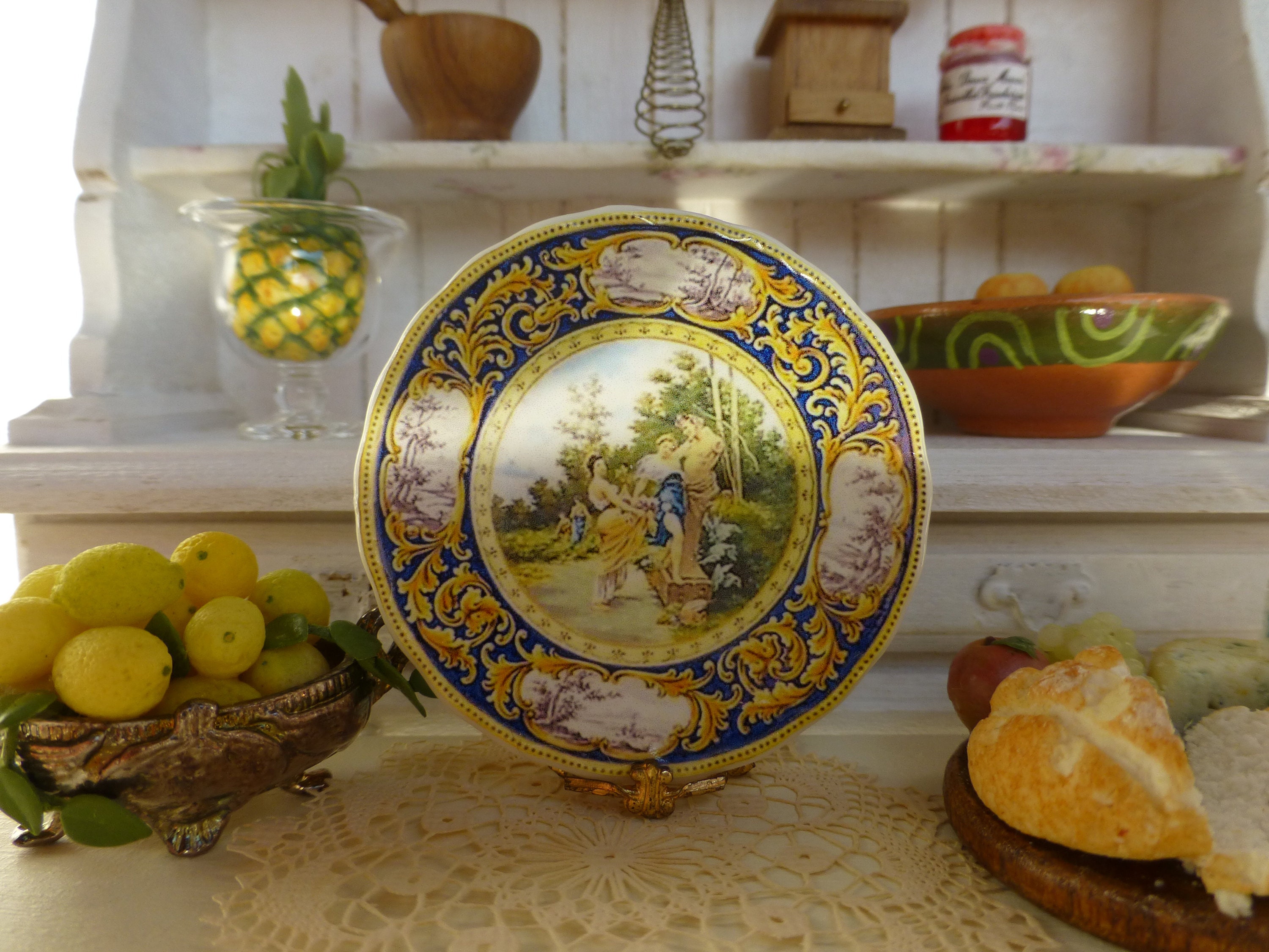Tuscany Italian Majolica Dollhouse Plate.Puppenhaus-Miniaturteller.Assiette de maison de poupée.Poppenhuis plaat.Poppenhuis miniatuur