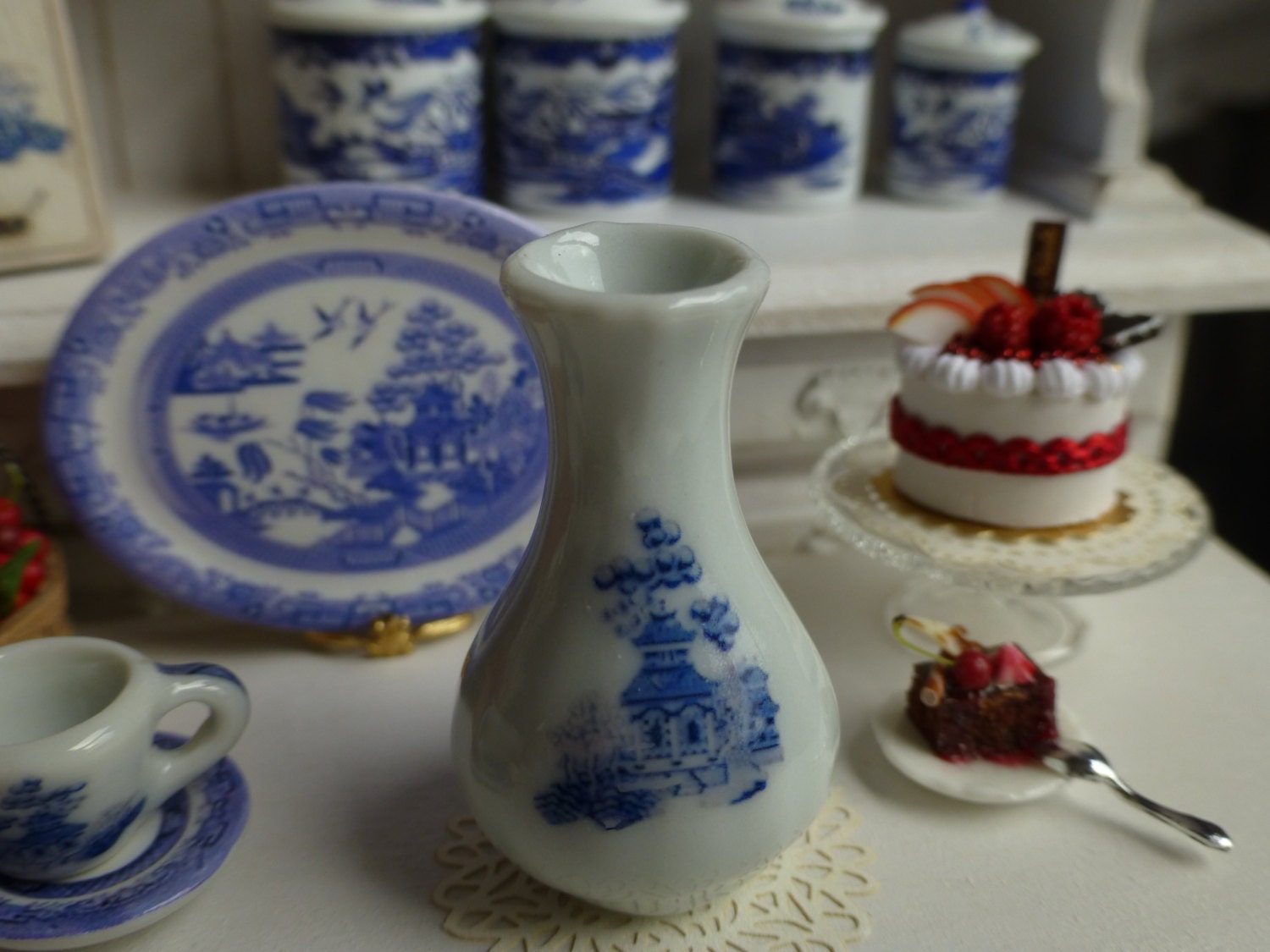 Vaso In Miniatura Per Casa Delle Bambole - Ceramica Blu Disegno Geometrico (Scala 1:12)