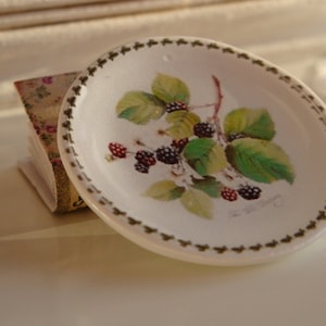 1:12 Scale Wild Blackberries Dollhouse  Miniature Plate