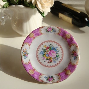 Pink Dollhouse Miniature Plate.Puppenstubenteller.Assiette de maison de poupée.casa delle bambole.Poppenhuis plaat.Poppenhuis miniatuur