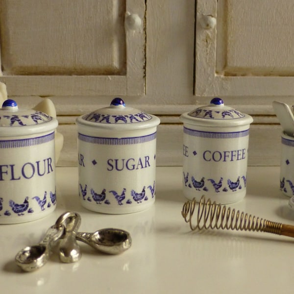 Miniaturas de latas para casa de bonecas Blue Hens Kitchen, escala 1:12