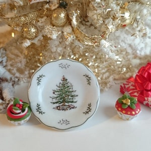 Weihnachtsbaum Puppenhaus Miniatur Teller 1:12.Handgemachtes Geschirr. Küchenzubehör. Miniatur Keramik