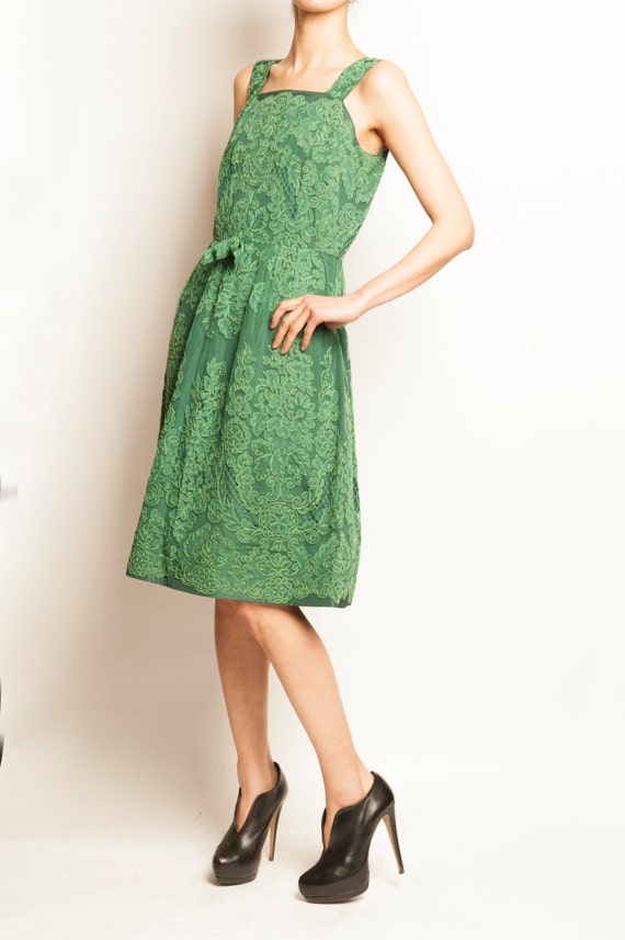 1960's green tulle rebrodé flower motif no sleeves