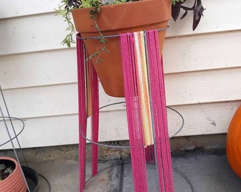 Yarn weaved aluminum plant stand