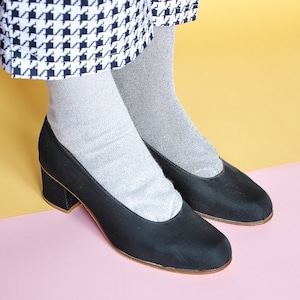 90s MINIMAL pumps TEXTILE pumps MOD pumps block heel pumps modern pumps black pumps canvas pumps hip pumps / size 6.5 us / 4 uk / 37 eu