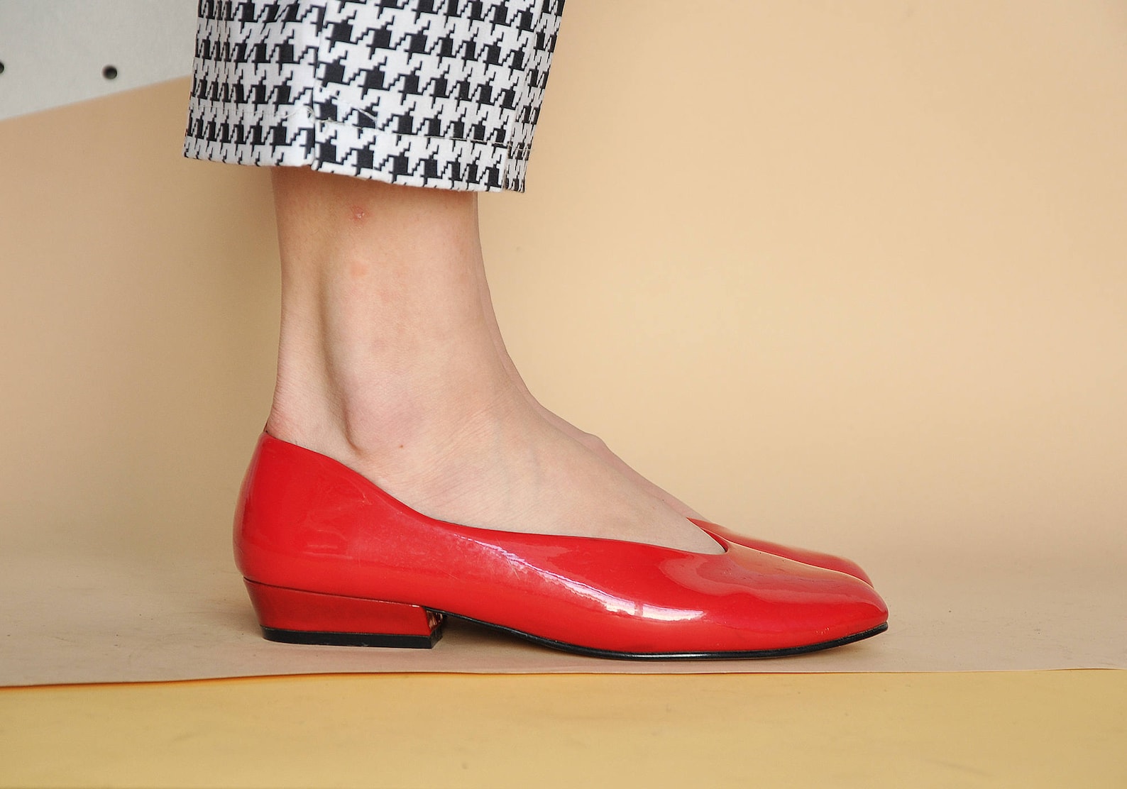 90s mod flats flat shoes red shoes red flats minimal flats minimalist flats funky flats pointy flats red ballet / size 6.5 us /