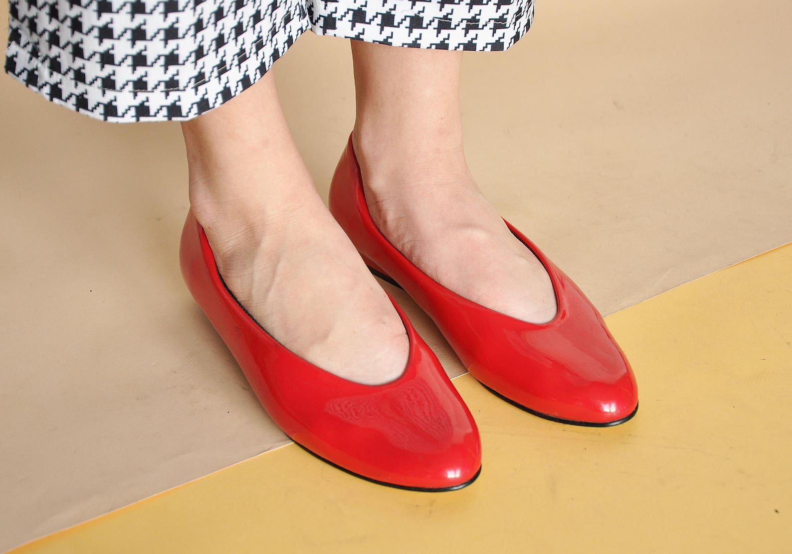 90s mod flats flat shoes red shoes red flats minimal flats minimalist flats funky flats pointy flats red ballet / size 6.5 us /