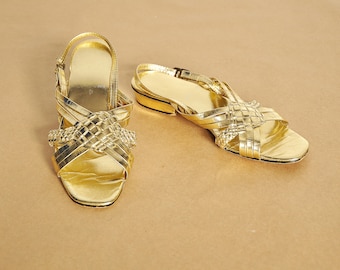 90s GOLDEN sandals STRAPPY sandals BAREFOOT sandals kitsch sandals gold sandals boho sandals woven sandals / Size 5.5 us / 3 uk / 35.5 eu