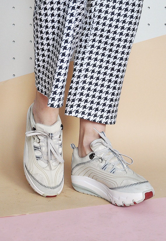 chunky sneakers 90s