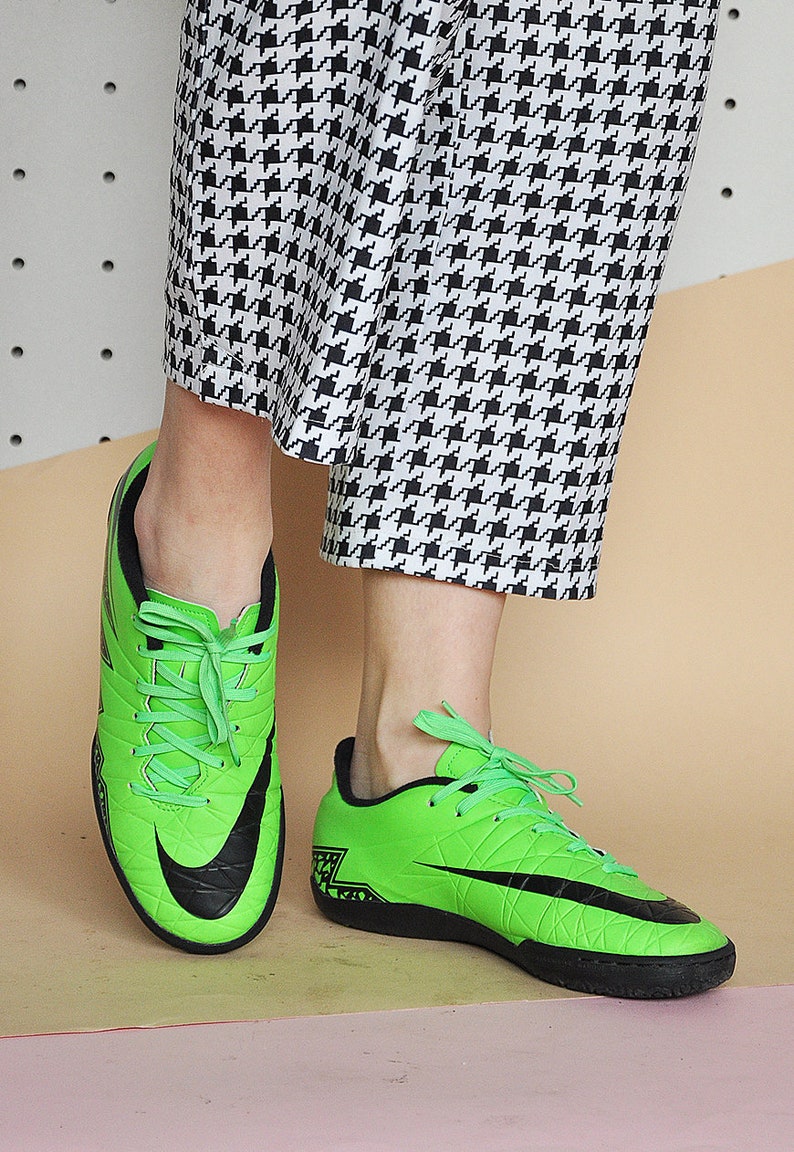 nike trainers size 6.5 uk