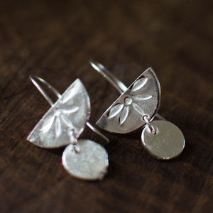 Solid silver earring, dangle, flower, delicate, minimalist, modern