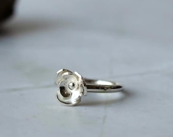 Minimalist sterling silver ring, flower, spring, nature, high-quality, stackable, boho, 925 sterling silver designer ring, artisan jeweler