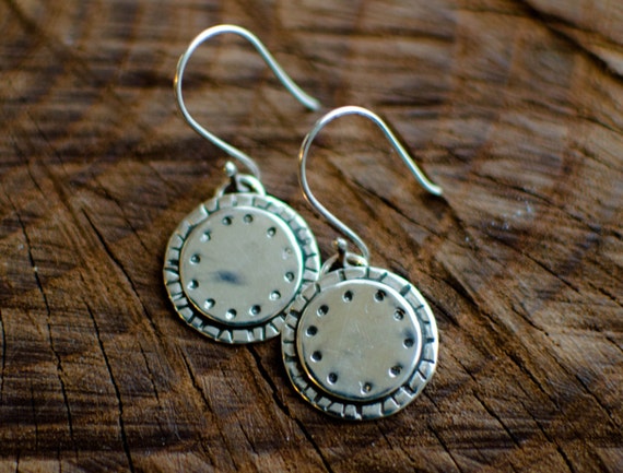 Boucle d'oreille argent massif , 925 , SUR COMMANDE, ronde, point , ligne,délicat , minimaliste ,tribal nature - Etsy France