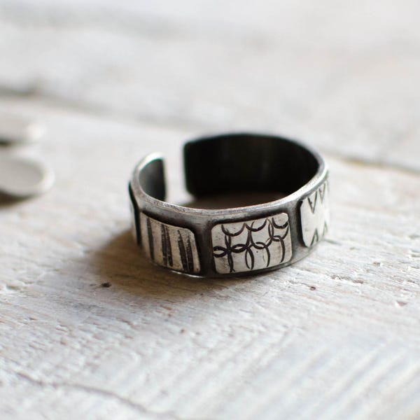 bague  argent massif ,SUR COMMANDE minimaliste , graphique , moderne , bague a empiler , noir et blanc