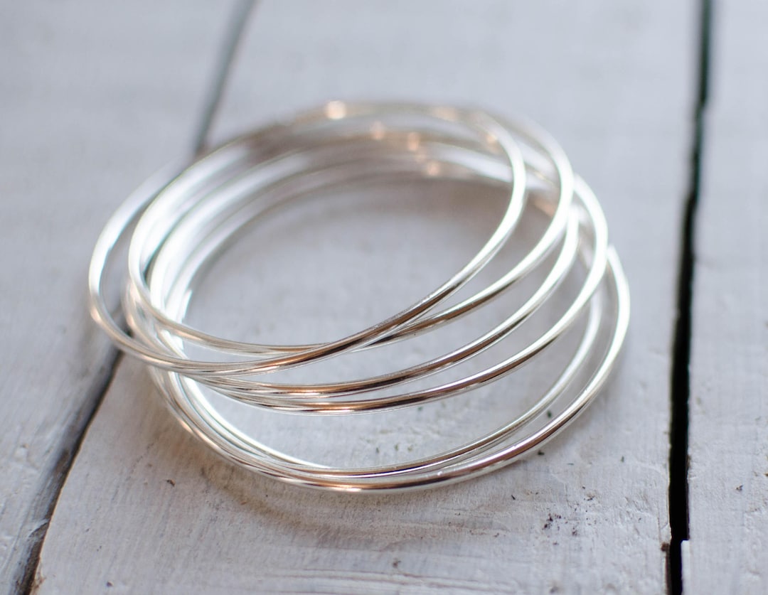 Bracelet jonc argent massif , 2 mm ,SUR COMMANDE , uni , indémodable , minimaliste , personnalisable - Etsy France