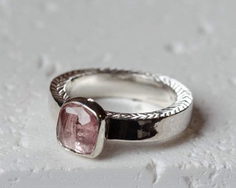 bague minimaliste argent massif , tourmaline rose, minimaliste , stacking,à empiler, ,bohème ,bague argent 925 créateur, unique