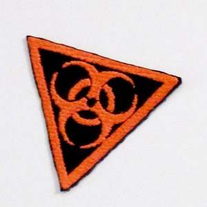 Oranje biohazard patch, opstrijkbare patch, opnaaipatch, cyberpunk patch