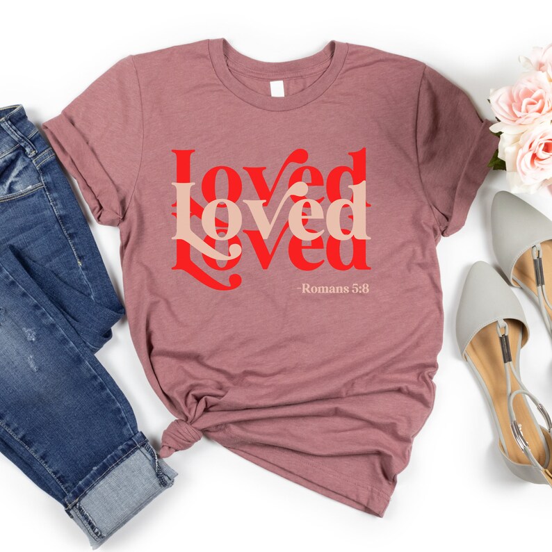 Camisa cristiana del día de San Valentín Camisa de amor Romanos 5: 8 ...