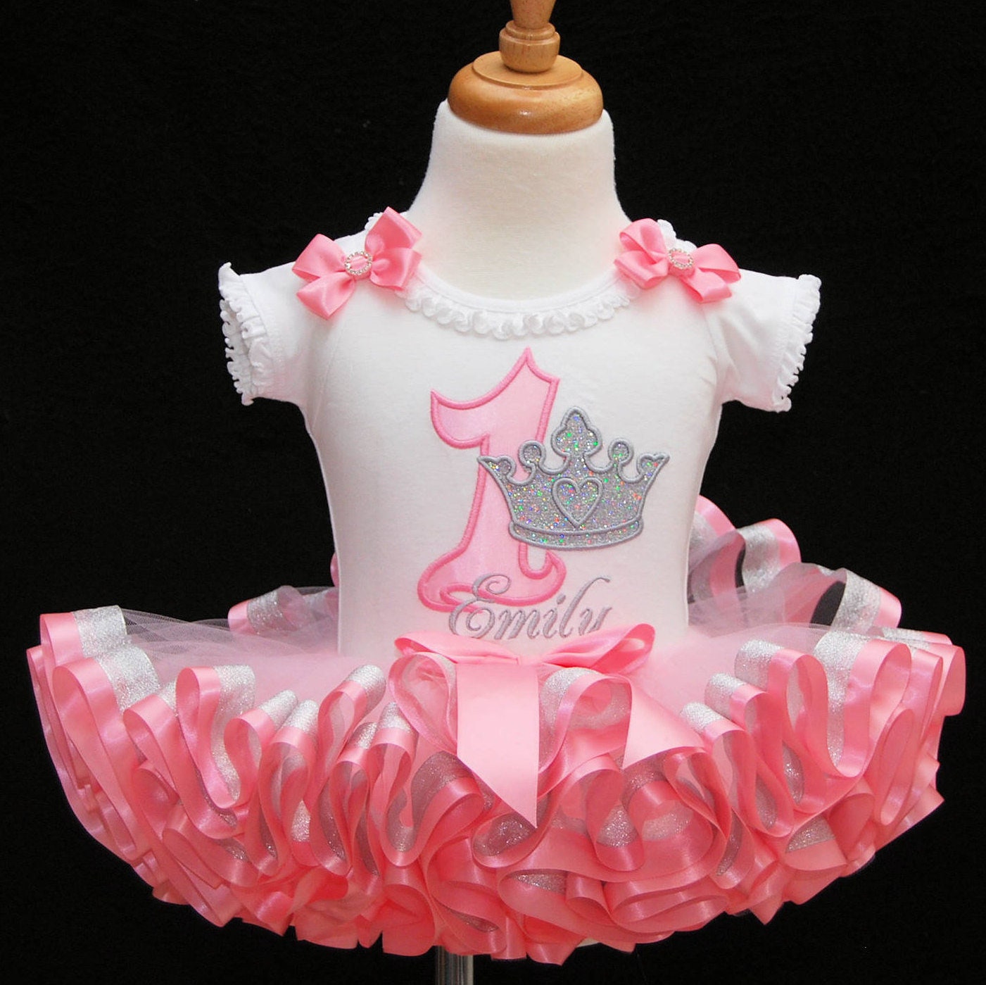 what to wear to a 1st birthday party