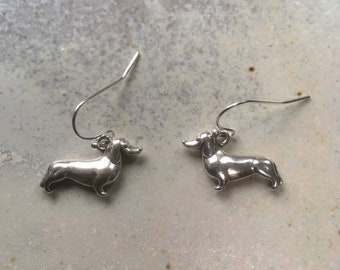 Sausage dog earrings, dachshund dog earrings, cute doggie earrings, silver dog earrings, dog lover gift, perfect gift for a dog owner
