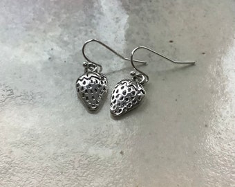 Strawberry earrings, silver strawberry earrings, perfect for a gardener, perfect sister mum daughter BFF gift, vintage vibe, fruity earrings