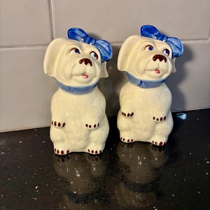 Vintage Shawnee Muggsy Tooth Ache Dogs Salt And Pepper Shakers USA 1940's Ceramic Pottery