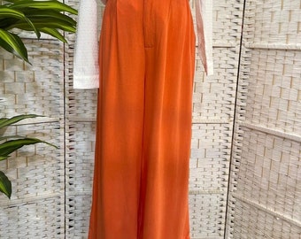 Light Beige Linen and Viscose Cropped Tailored Trousers.