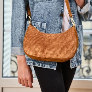 Sac Demi-Lune en Cuir Suédé Velours.