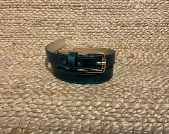 Thin belt with iridescent leather buckle.