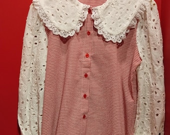 Vichy seersucker shirt with eyelet embroidery.